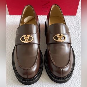 Valentino Garavani VLogo Locker Calfskin Leather Loafers